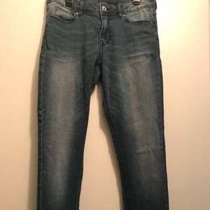 H&M LIGHT WASH SKINNY JEANS